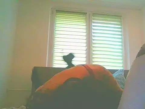 Snapshot of TamaraHardy chatting on 12/17/25, 08:31 TamaraHardy online show from 12/17/25, 08:31