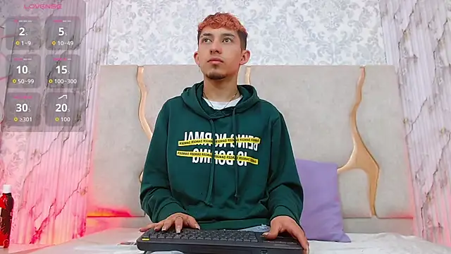 Snapshot of Axel_tay chatting on 12/22/25, 12:24 Axel tay online show from 12/22/25, 12:24