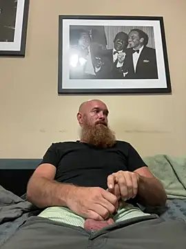 Snapshot of 32XRedBeard chatting on 07/13/26, 12:52 32XRedBeard online show from 07/13/26, 12:52