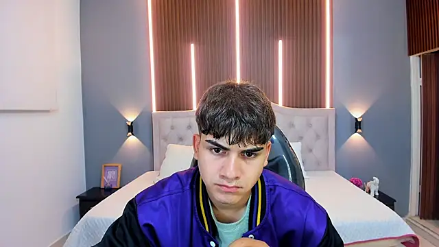 Tommy18   online show from 10/30/25, 03:41