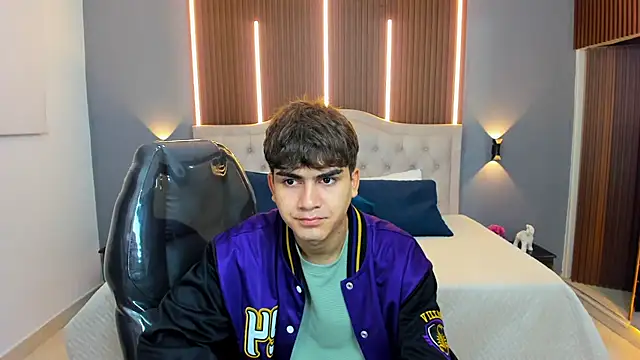 Tommy18   online show from 11/18/25, 03:23