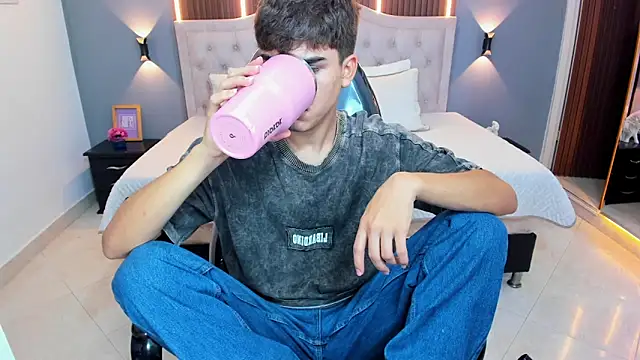 Tommy18   online show from 02/21/26, 03:29