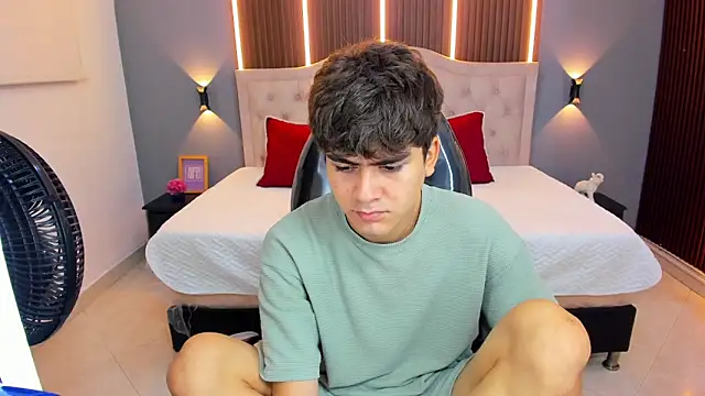 Tommy18   online show from 03/25/26, 03:34