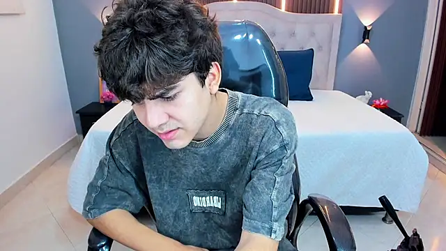 Tommy18   online show from 04/10/26, 03:23