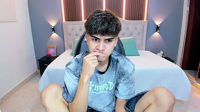 Tommy18   online show from 04/18/26, 03:32