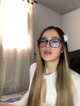 Snapshot of LunaShine_ chatting on 01/16/25, 09:40 LunaShine online show from 01/16/25, 09:40