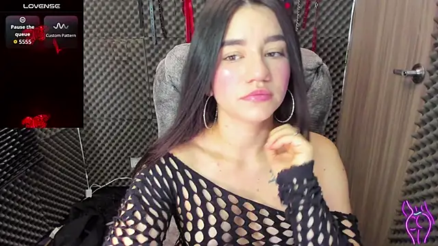 lilihot  online show from 10/25/25, 04:13