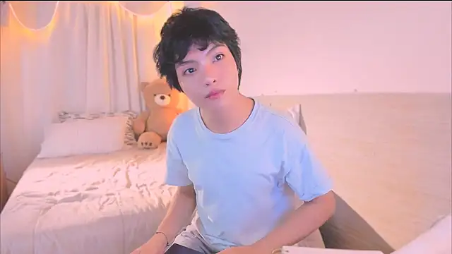 AllanYong18 online show from 11/11/25, 02:55