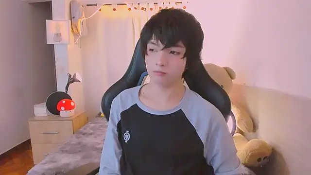 AllanYong18 online show from 04/04/26, 04:44