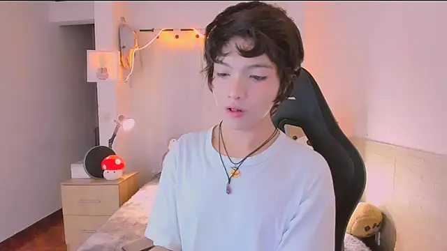 AllanYong18 online show from 04/12/26, 08:52