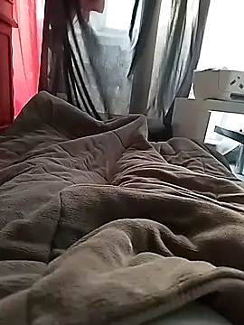 Snapshot of ludov17 chatting on 02/04/25, 08:35 ludov17 online show from 02/04/25, 08:35