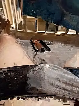 Snapshot of ludov17 chatting on 12/15/25, 08:35 ludov17 online show from 12/15/25, 08:35