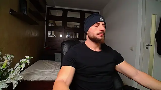 Snapshot of AdamJamesonn chatting on 02/21/25, 06:07 AdamJamesonn online show from 02/21/25, 06:07