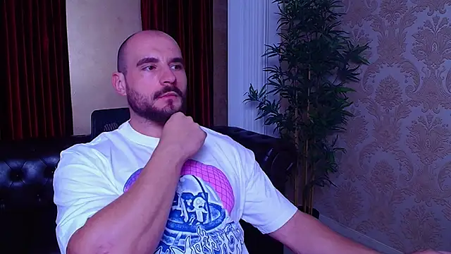 Snapshot of AdamJamesonn chatting on 09/13/25, 04:56 AdamJamesonn online show from 09/13/25, 04:56