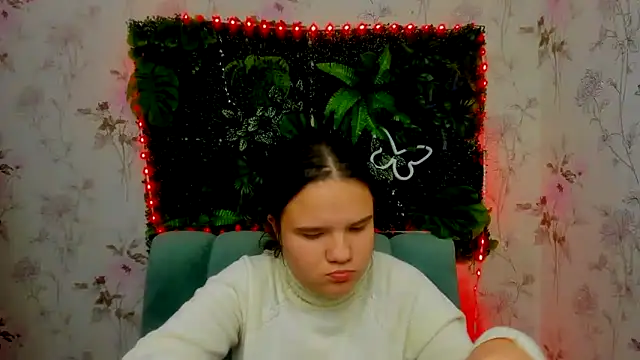 Snapshot of AdeleCruz chatting on 01/11/25, 04:25 AdeleCruz online show from 01/11/25, 04:25