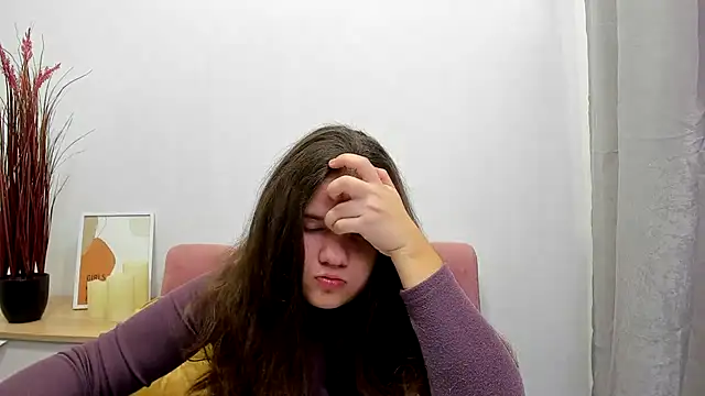 Snapshot of AdeleCruz chatting on 01/13/25, 01:06 AdeleCruz online show from 01/13/25, 01:06