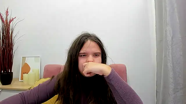 Snapshot of AdeleCruz chatting on 01/13/25, 04:08 AdeleCruz online show from 01/13/25, 04:08