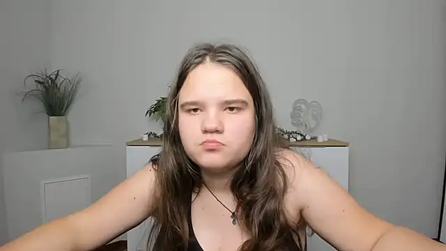 Snapshot of AdeleCruz chatting on 01/20/25, 04:23 AdeleCruz online show from 01/20/25, 04:23