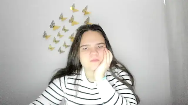 Snapshot of AdeleCruz chatting on 02/05/25, 01:22 AdeleCruz online show from 02/05/25, 01:22