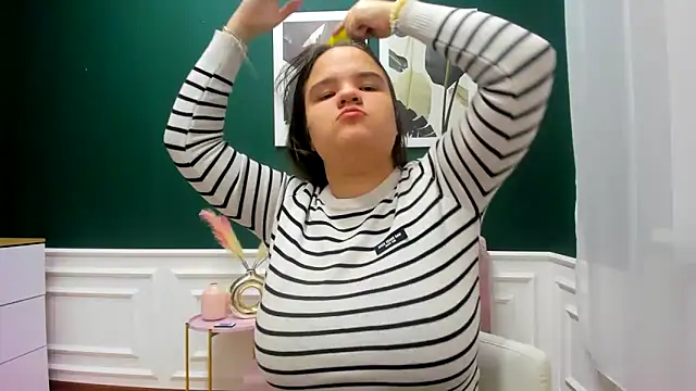 Snapshot of AdeleCruz chatting on 02/09/25, 01:14 AdeleCruz online show from 02/09/25, 01:14