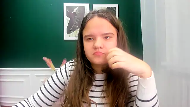 Snapshot of AdeleCruz chatting on 02/09/25, 04:29 AdeleCruz online show from 02/09/25, 04:29