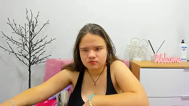 Snapshot of AdeleCruz chatting on 02/10/25, 01:11 AdeleCruz online show from 02/10/25, 01:11