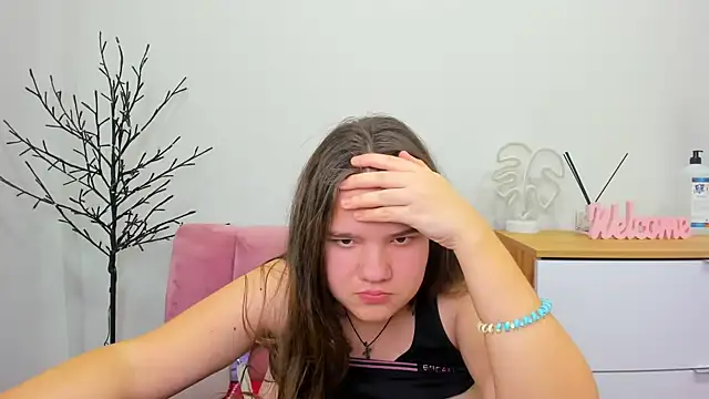 Snapshot of AdeleCruz chatting on 02/10/25, 04:14 AdeleCruz online show from 02/10/25, 04:14