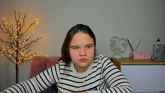 Snapshot of AdeleCruz chatting on 02/12/25, 01:16 AdeleCruz online show from 02/12/25, 01:16