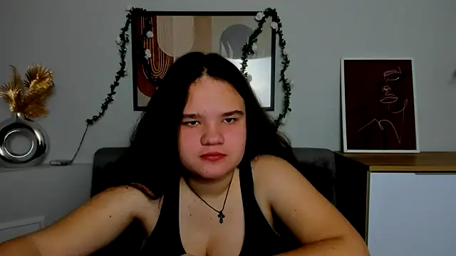 Snapshot of AdeleCruz chatting on 02/14/25, 01:29 AdeleCruz online show from 02/14/25, 01:29