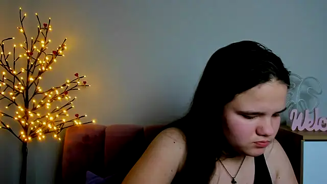 Snapshot of AdeleCruz chatting on 02/17/25, 11:13 AdeleCruz online show from 02/17/25, 11:13