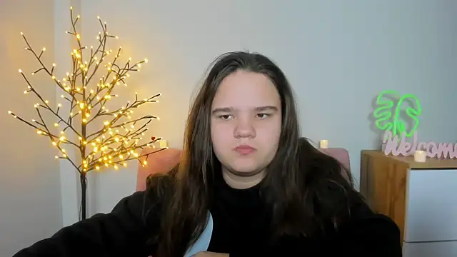 Snapshot of AdeleCruz chatting on 02/20/25, 01:08 AdeleCruz online show from 02/20/25, 01:08