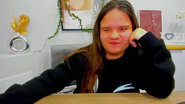 Snapshot of AdeleCruz chatting on 02/22/25, 04:30 AdeleCruz online show from 02/22/25, 04:30