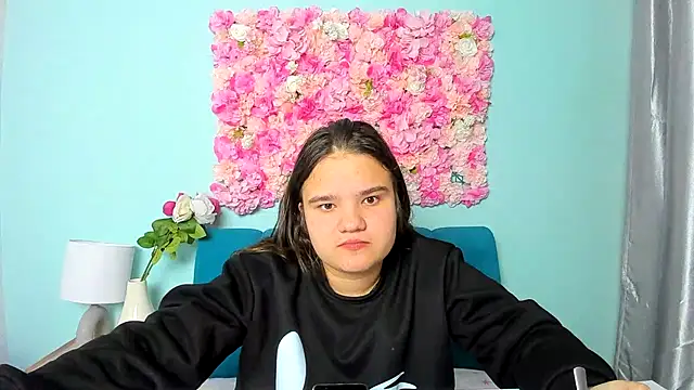 Snapshot of AdeleCruz chatting on 02/24/25, 04:26 AdeleCruz online show from 02/24/25, 04:26