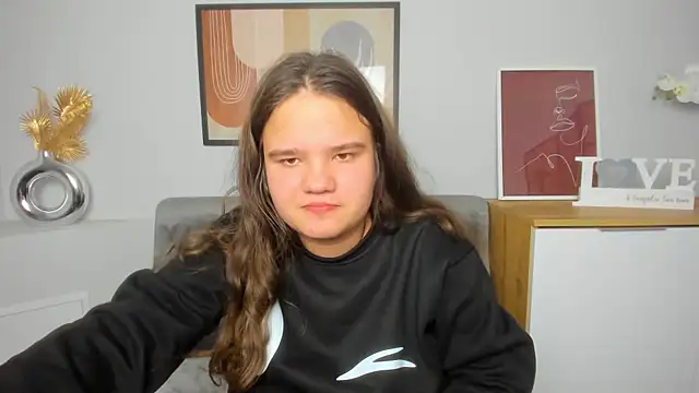 Snapshot of AdeleCruz chatting on 02/26/25, 04:35 AdeleCruz online show from 02/26/25, 04:35