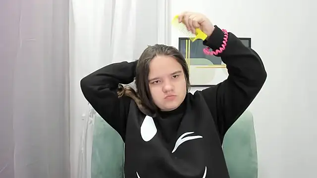 Snapshot of AdeleCruz chatting on 03/04/25, 01:06 AdeleCruz online show from 03/04/25, 01:06