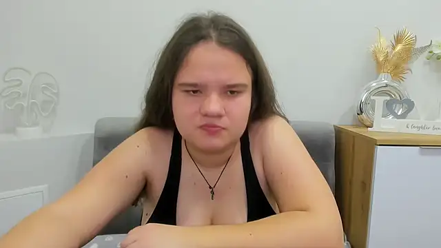 Snapshot of AdeleCruz chatting on 03/15/25, 01:18 AdeleCruz online show from 03/15/25, 01:18