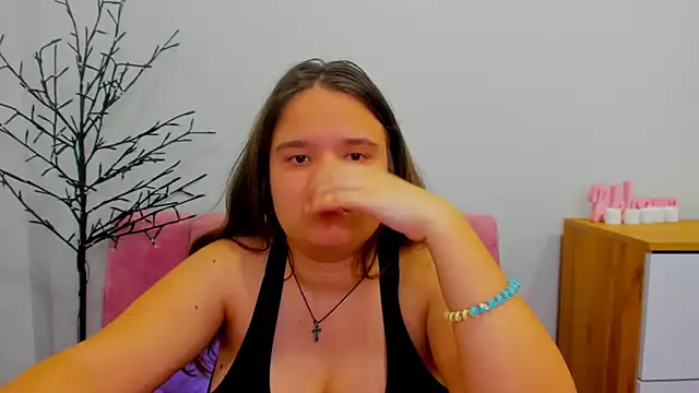 Snapshot of AdeleCruz chatting on 03/17/25, 04:43 AdeleCruz online show from 03/17/25, 04:43