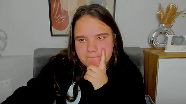 Snapshot of AdeleCruz chatting on 03/20/25, 04:20 AdeleCruz online show from 03/20/25, 04:20