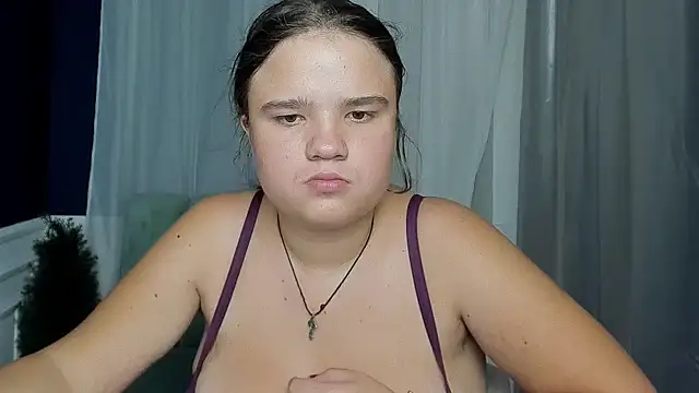 Snapshot of AdeleCruz chatting on 09/21/25, 12:07 AdeleCruz online show from 09/21/25, 12:07