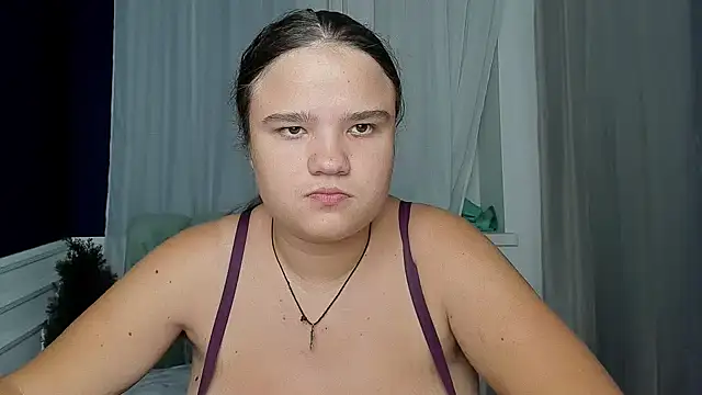 Snapshot of AdeleCruz chatting on 09/28/25, 12:10 AdeleCruz online show from 09/28/25, 12:10