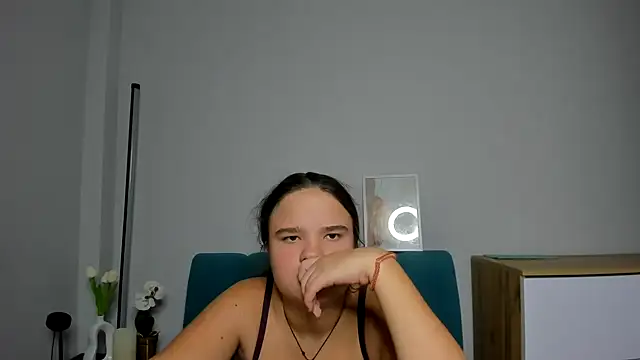 Snapshot of AdeleCruz chatting on 10/06/25, 12:13 AdeleCruz online show from 10/06/25, 12:13