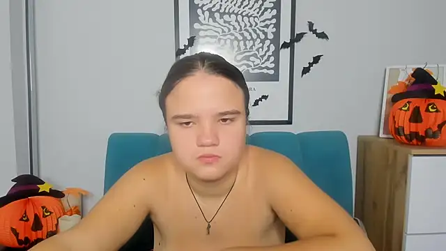 Snapshot of AdeleCruz chatting on 10/25/25, 07:05 AdeleCruz online show from 10/25/25, 07:05