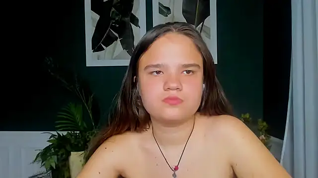 Snapshot of AdeleCruz chatting on 05/12/26, 12:02 AdeleCruz online show from 05/12/26, 12:02
