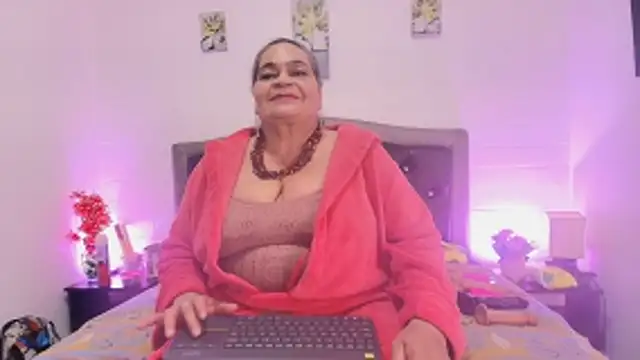 Snapshot of VickyBoobss chatting on 04/21/26, 08:55 VickyBoobss online show from 04/21/26, 08:55