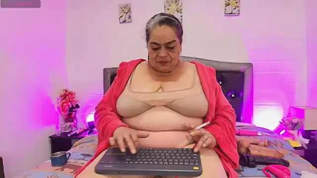 Snapshot of VickyBoobss chatting on 05/29/26, 12:14 VickyBoobss online show from 05/29/26, 12:14
