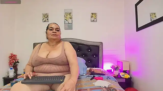 Snapshot of VickyBoobss chatting on 05/31/26, 12:45 VickyBoobss online show from 05/31/26, 12:45