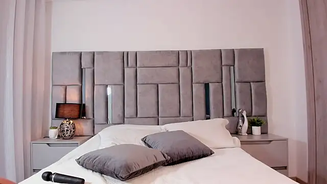 Karla Hudsson online show from 02/11/25, 01:30