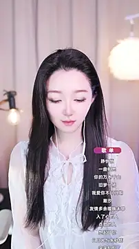 Snapshot of Zoe-99 chatting on 09/18/25, 10:28 Zoe-99 online show from 09/18/25, 10:28