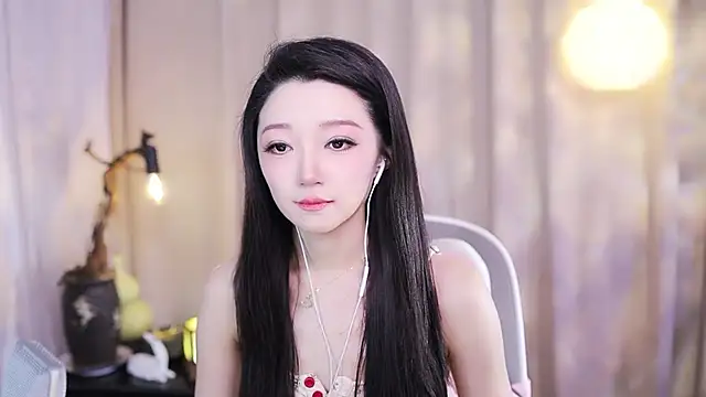 Snapshot of Zoe-99 chatting on 12/15/25, 12:42 Zoe-99 online show from 12/15/25, 12:42