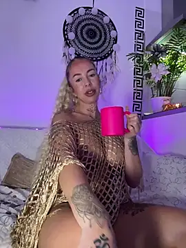 Snapshot of CheekyChels chatting on 02/15/26, 04:58 CheekyChels online show from 02/15/26, 04:58